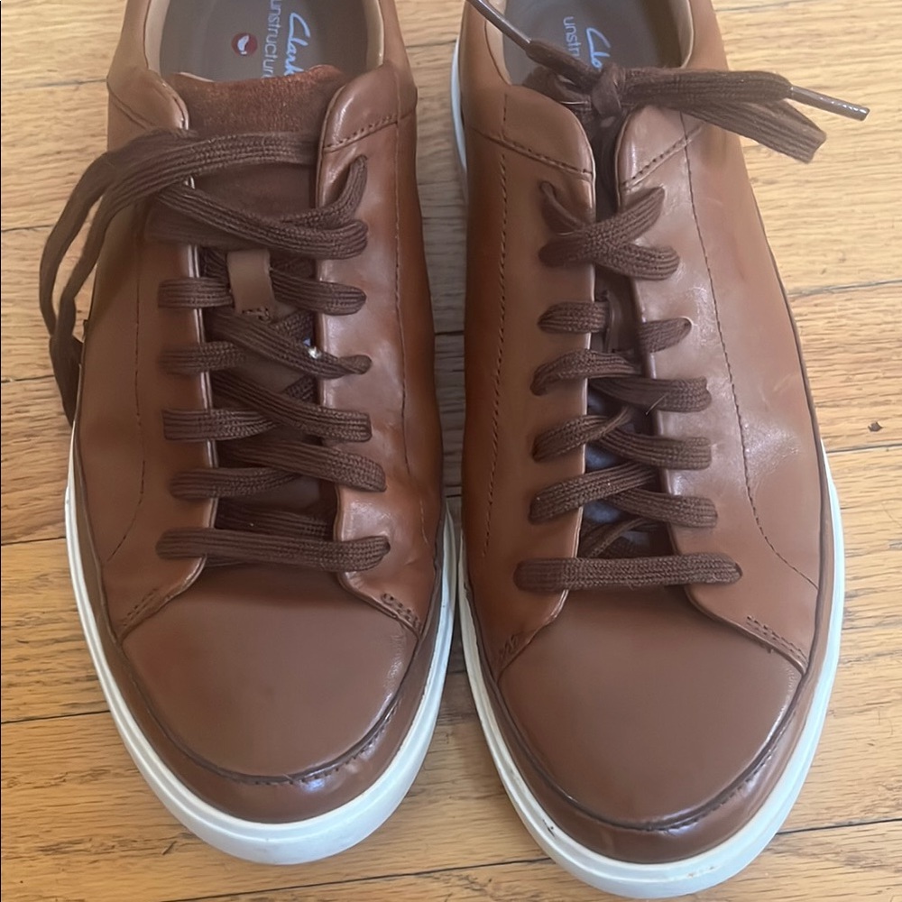 Clarks Brown Sneakers with Smooth Leather and Minimalist Design